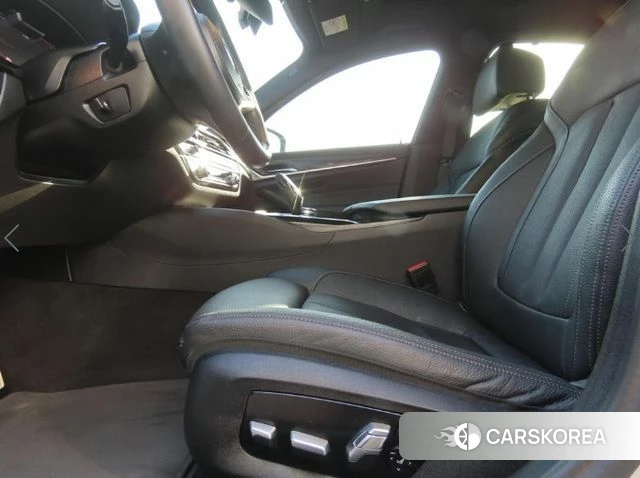 BMW 5 Series (G60) 2023 Белый из Кореи, фото 5