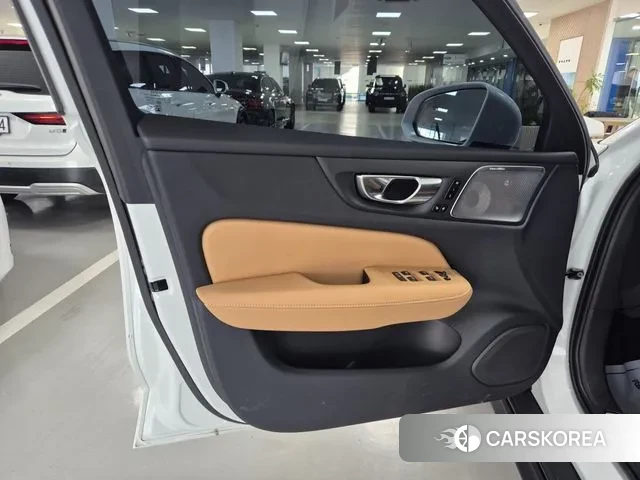 Volvo V60 Cross-Country 2nd Generation 2025 Белый из Кореи, фото 5