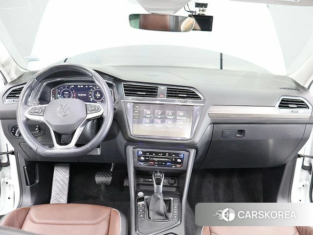 Volkswagen Tiguan Allspace 2023 Белый из Кореи, фото 5