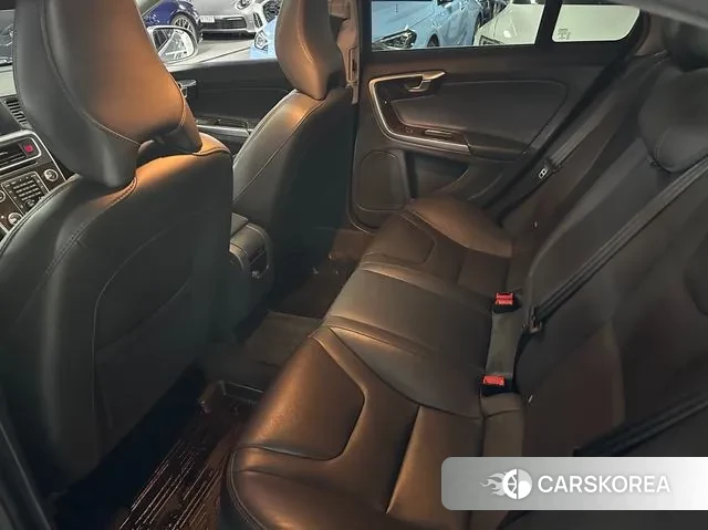 Volvo S60 2018 Серебристо-серый из Кореи, фото 5