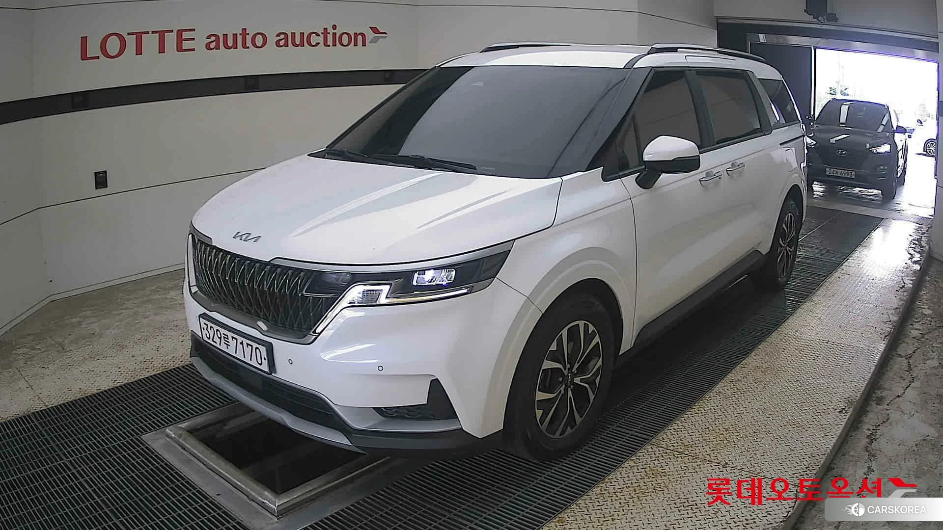 Kia Carnival 2023 Белый из Кореи, фото 5