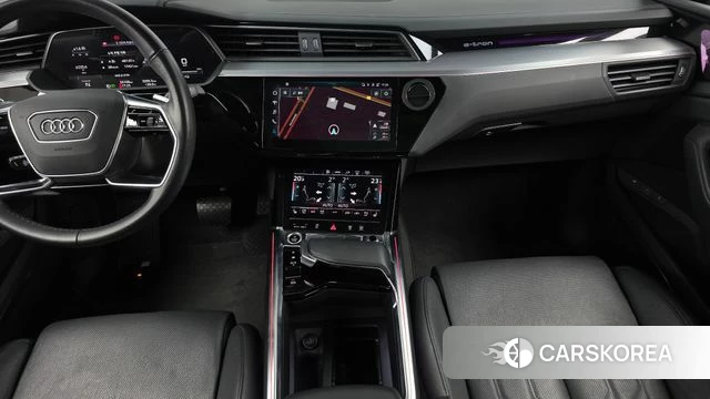Audi e-Tron 2022 Жемчужный цвет из Кореи, фото 5