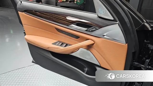 BMW 5 Series (G30) 2022 Синий из Кореи, фото 5