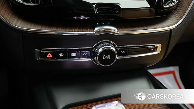 Volvo XC60 second Generation 2025 Белый из Кореи, фото 5