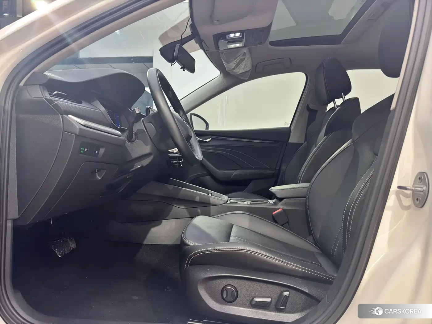 Skoda Octavia 2022 Белый из Китая, фото 5