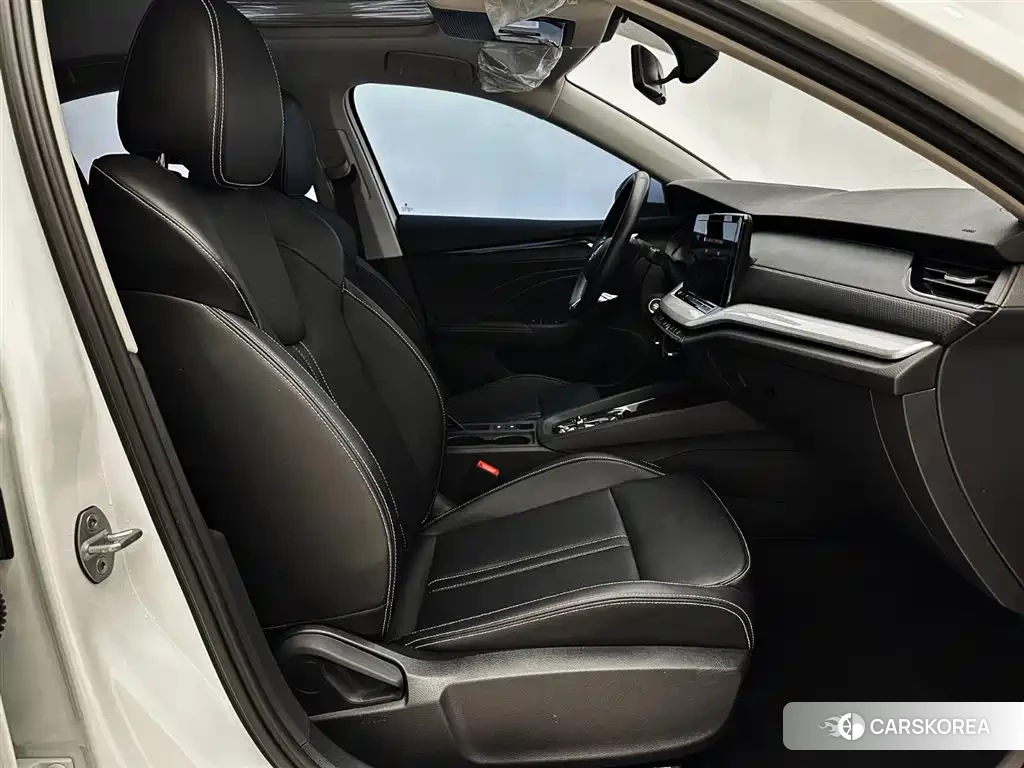 Skoda Octavia 2024 Белый из Китая, фото 6
