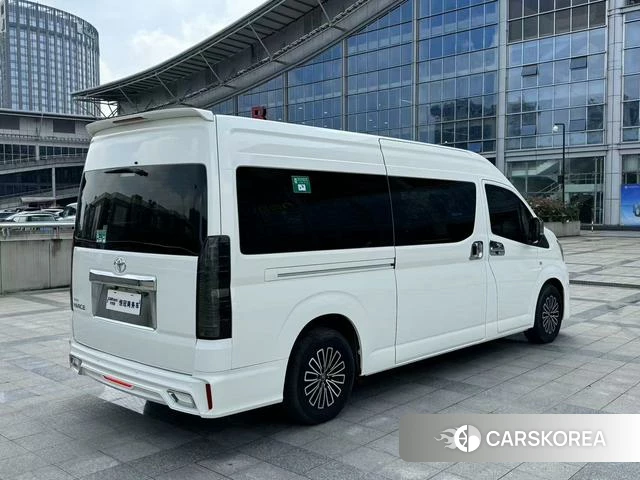 Toyota Hiace 2023 Белый из Китая, фото 5