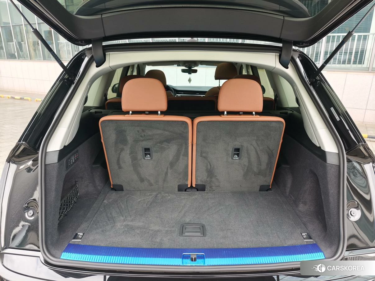 Audi Q7 2022 Черный из Китая, фото 5