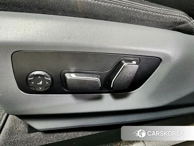 BMW 5 Series (G60) 2025 Серый из Кореи, фото 5