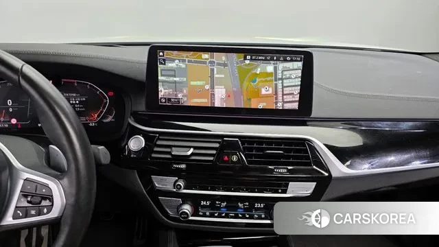 BMW 5 Series (G30) 2021 Белый из Кореи, фото 5