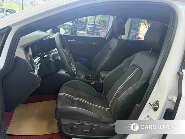 Volkswagen Golf 2023 Белый из Китая, фото 5