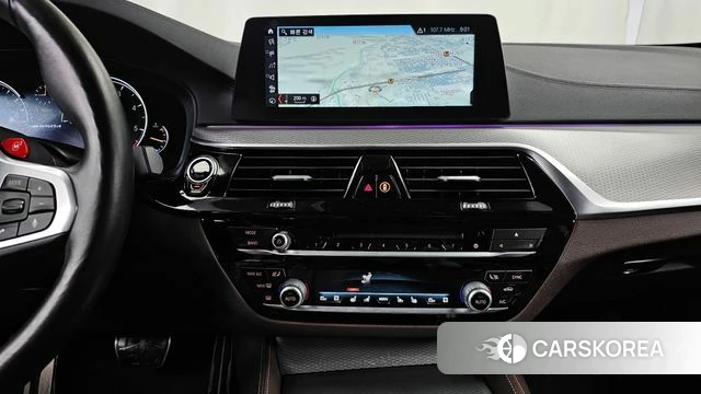 BMW 5 Series (G30) 2018 Цвет галактики из Кореи, фото 5