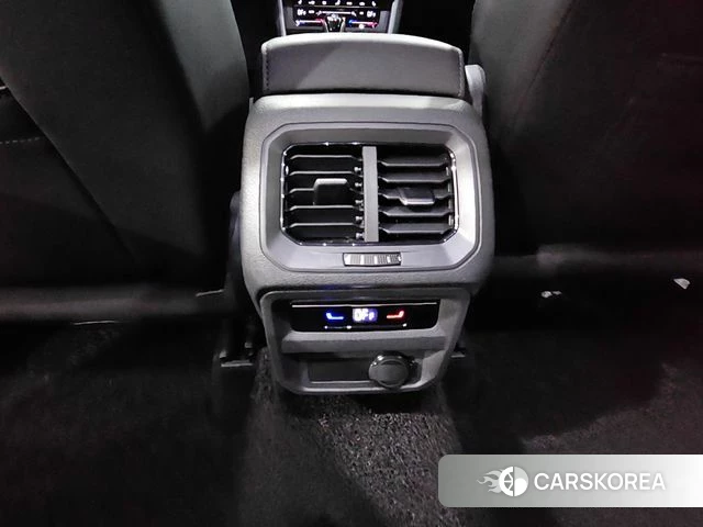 Volkswagen Tiguan second Generation 2023 Белый из Кореи, фото 5