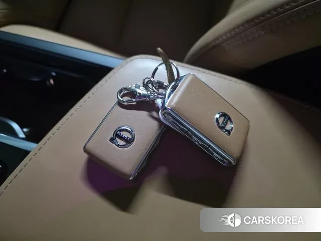 Volvo XC60 second Generation 2020 Белый из Кореи, фото 5