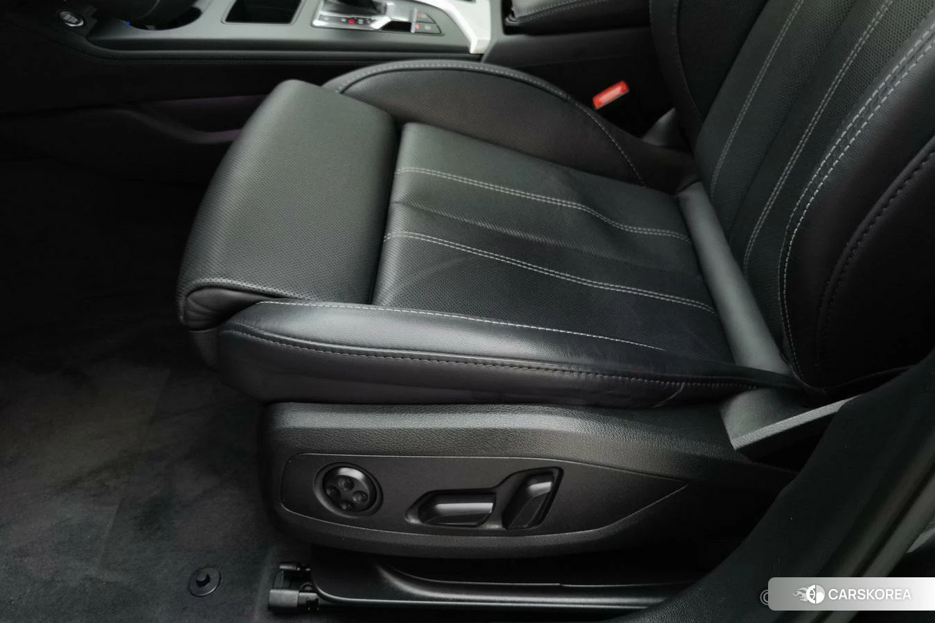 Audi A4L 2021 Темно-серый из Китая, фото 5