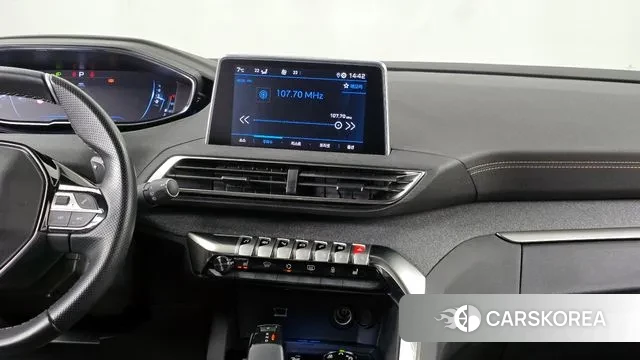 Peugeot 5008 second generation 2020 Белый из Кореи, фото 5