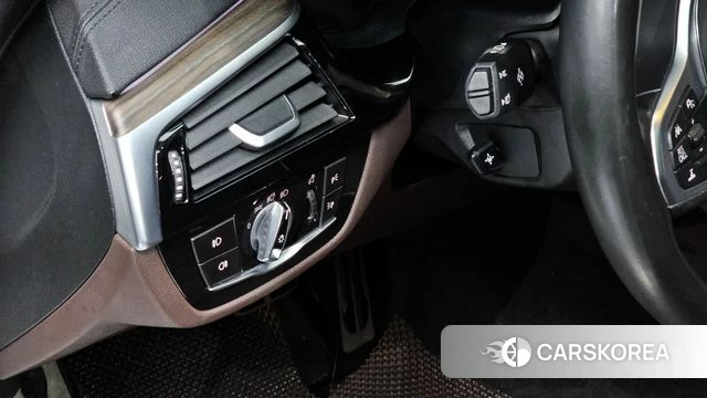 BMW 5 Series (G30) 2019 Белый из Кореи, фото 5