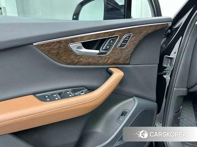 Audi Q7 2023 Черный из Китая, фото 5