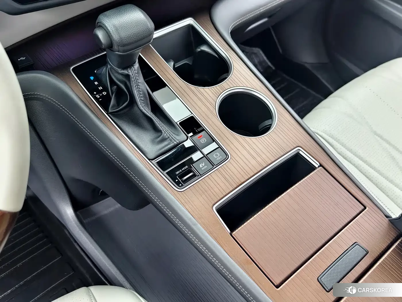 Toyota Sienna 2024 Champagne/brown из Китая, фото 5