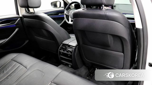 BMW 5 Series (G30) 2019 Белый из Кореи, фото 5