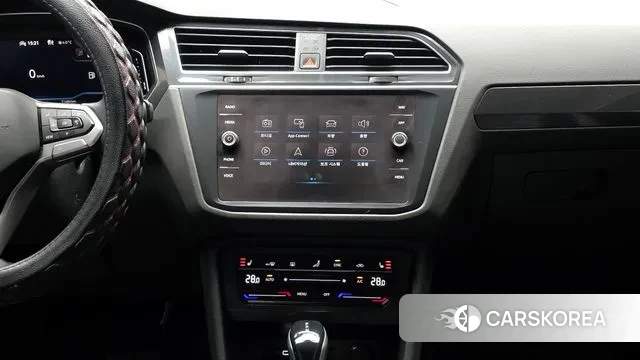 Volkswagen Tiguan second Generation 2022 Белый из Кореи, фото 5