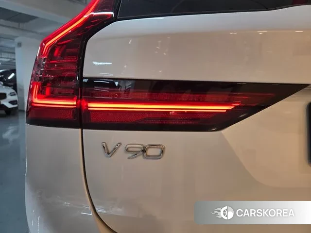 Volvo V90 Cross-Country 2024 Белый из Кореи, фото 5