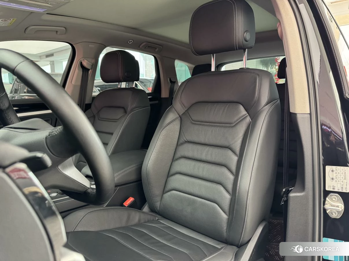 Volkswagen Touareg 2020 Черный из Китая, фото 5