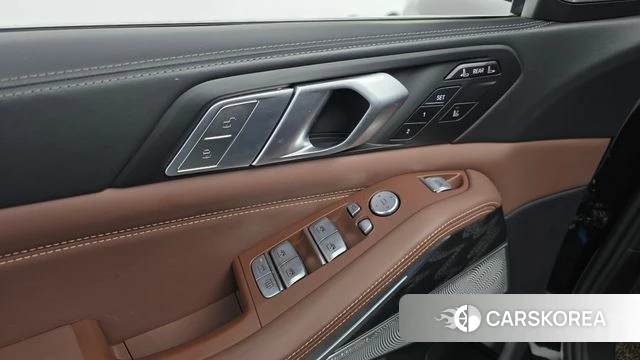 BMW X7 (G07) 2021 Черный из Кореи, фото 5