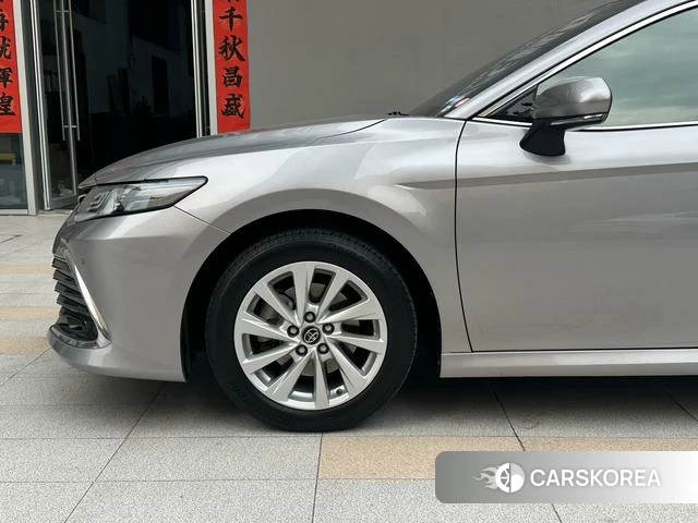 Toyota Camry 2022 Серебристо-серый из Китая, фото 5