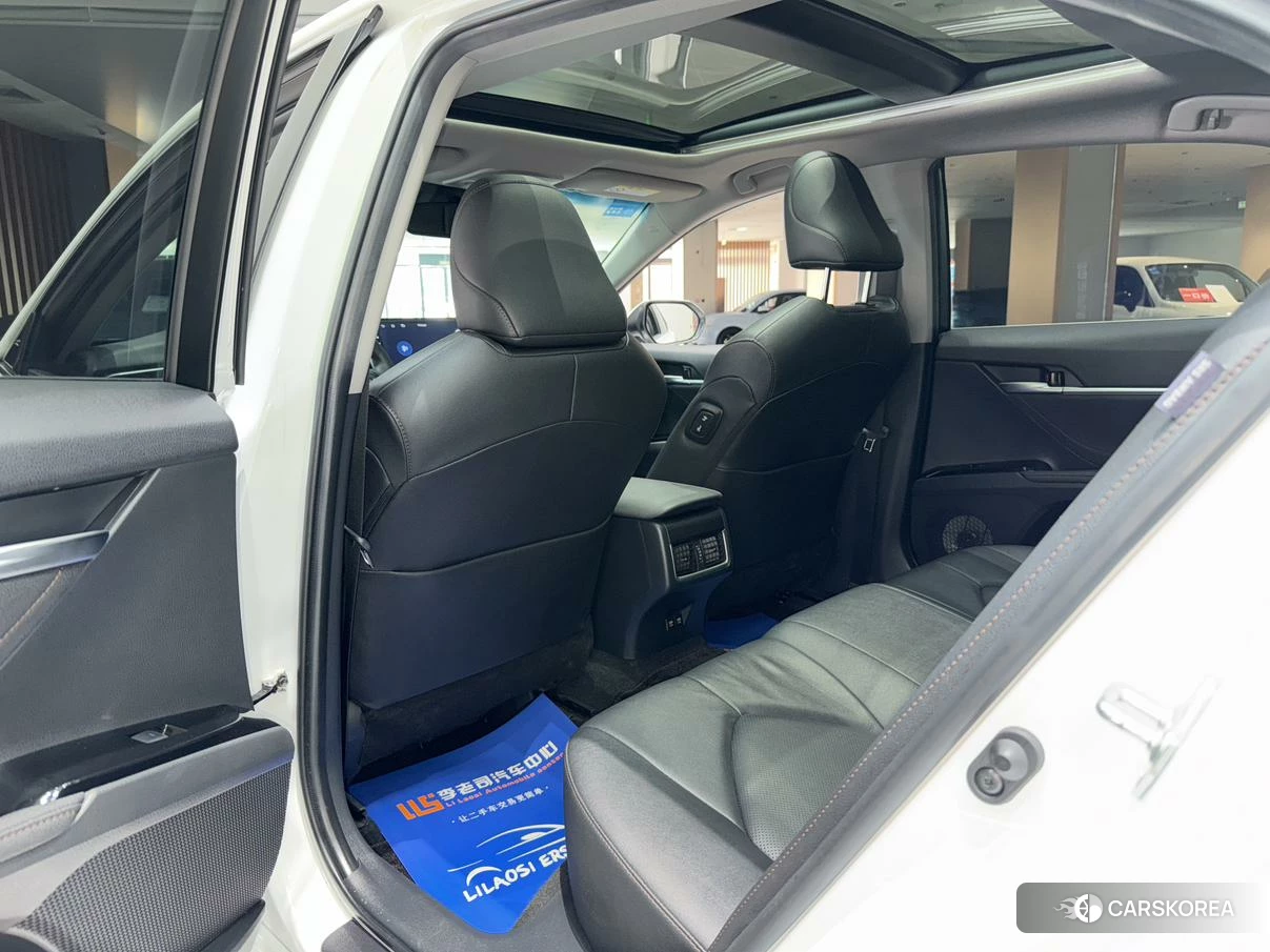 Toyota Camry 2021 Белый из Китая, фото 5