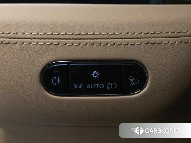 Bentley Bentayga 2025 Жемчужный цвет из Кореи, фото 5