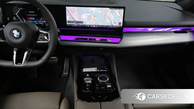 BMW 5 Series (G60) 2025 Небесно-голубой из Кореи, фото 5