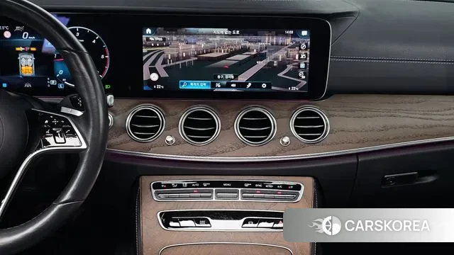 Mercedes-Benz E-Class W213 2022 Белый из Кореи, фото 5