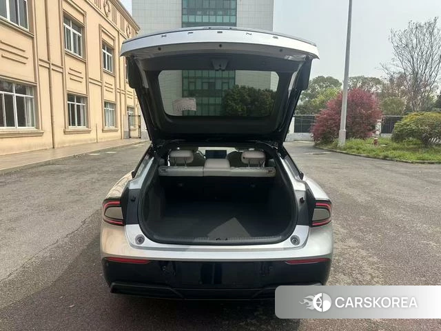 Xiaopeng Motors Xiaopeng P7+ 2026 Серебристо-серый из Китая, фото 5