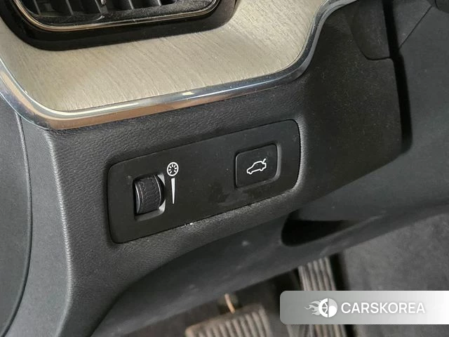 Volvo XC60 second Generation 2020 Белый из Кореи, фото 5