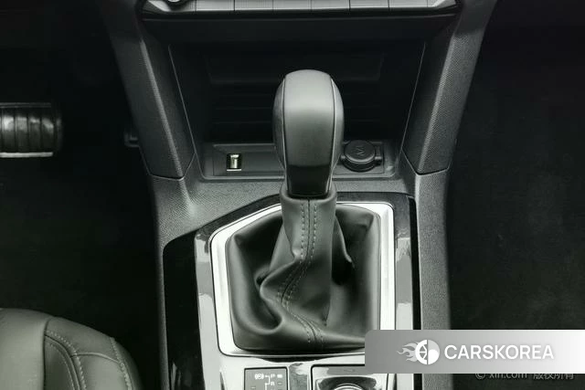 Peugeot 408 2023 Темно-серый из Китая, фото 5
