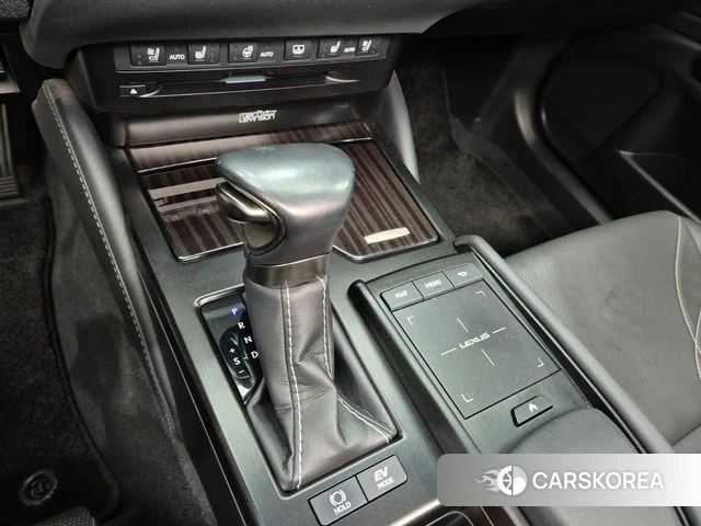 Lexus ES300h 7th generation 2020 Белый из Кореи, фото 5