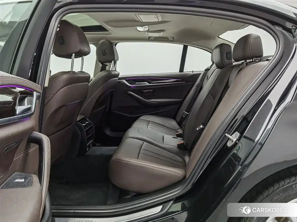 BMW 5 series 2020 Черный из Китая, фото 5