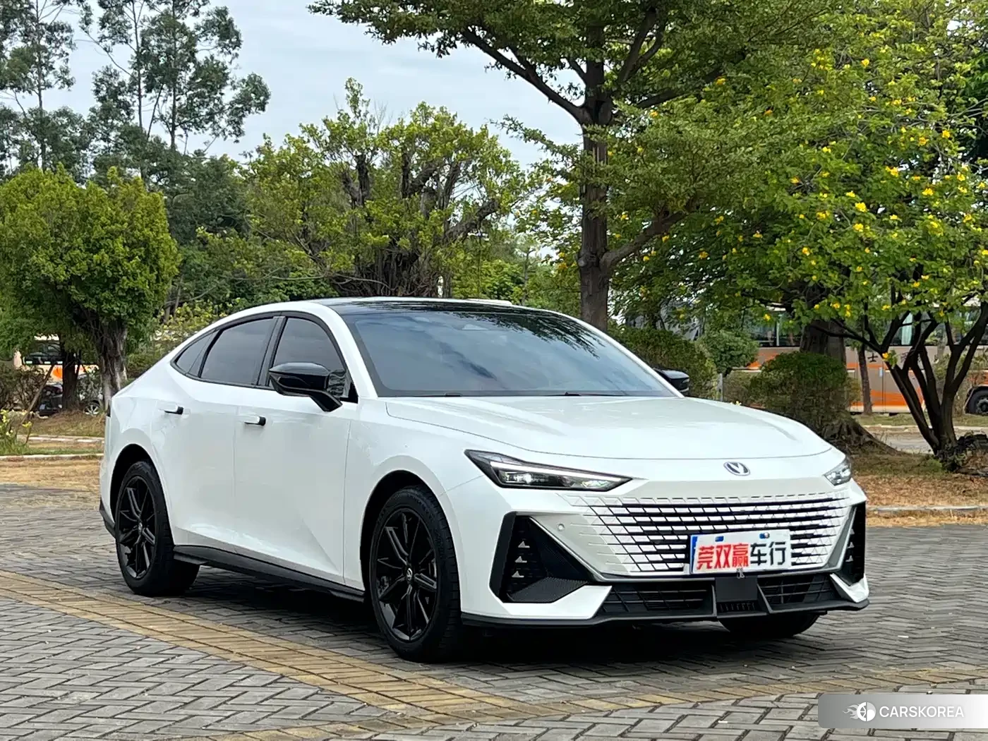 Chang'an UNI-V 2025 Белый из Китая, фото 5