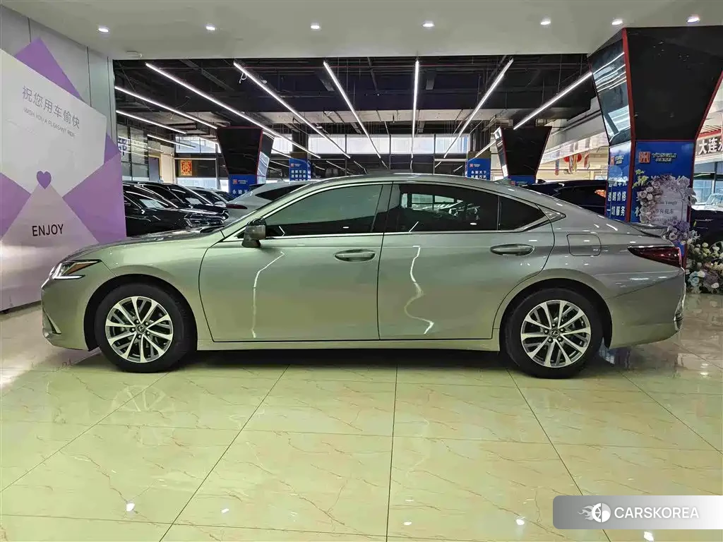 Lexus ES 2024 Silver/gray из Китая, фото 5