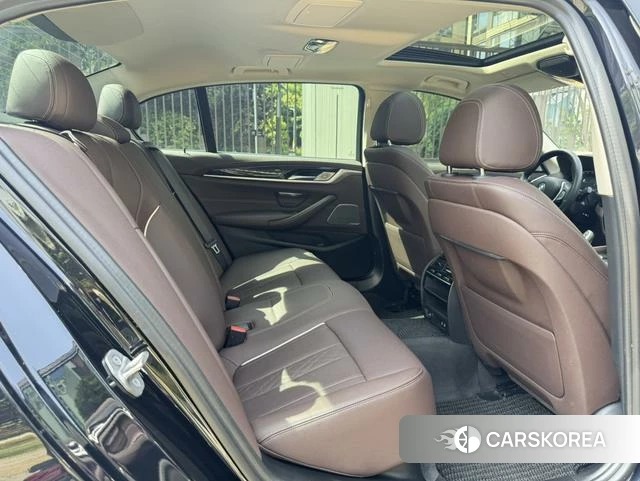 BMW 5 series 2023 Черный из Китая, фото 5