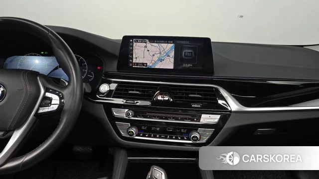 BMW 5 Series (G30) 2019 Белый из Кореи, фото 5