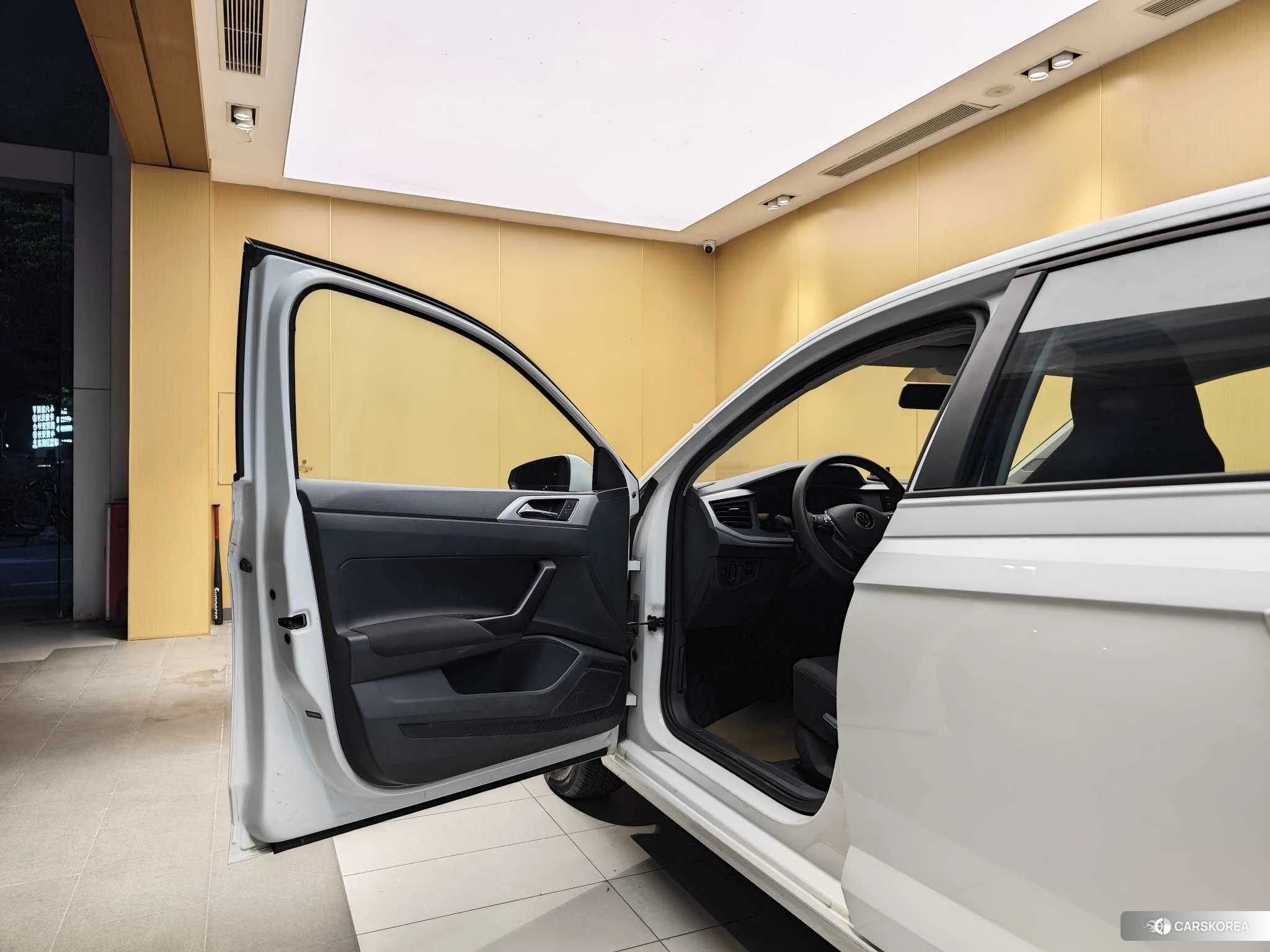 Volkswagen Polo 2023 Белый из Китая, фото 5