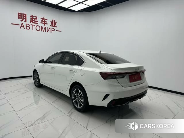 Kia K3 2023 Белый из Китая, фото 5