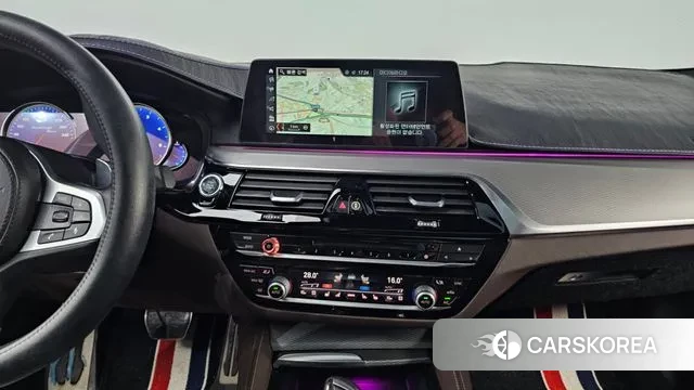 BMW 5 Series (G30) 2018 Белый из Кореи, фото 5