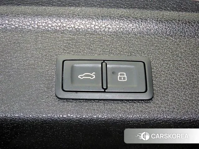 Audi Q3 (F3) 2024 Белый из Кореи, фото 5