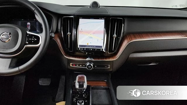 Volvo XC60 second Generation 2024 Белый из Кореи, фото 5