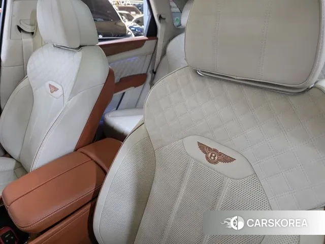 Bentley Bentayga 2023 Жемчужный цвет из Кореи, фото 5