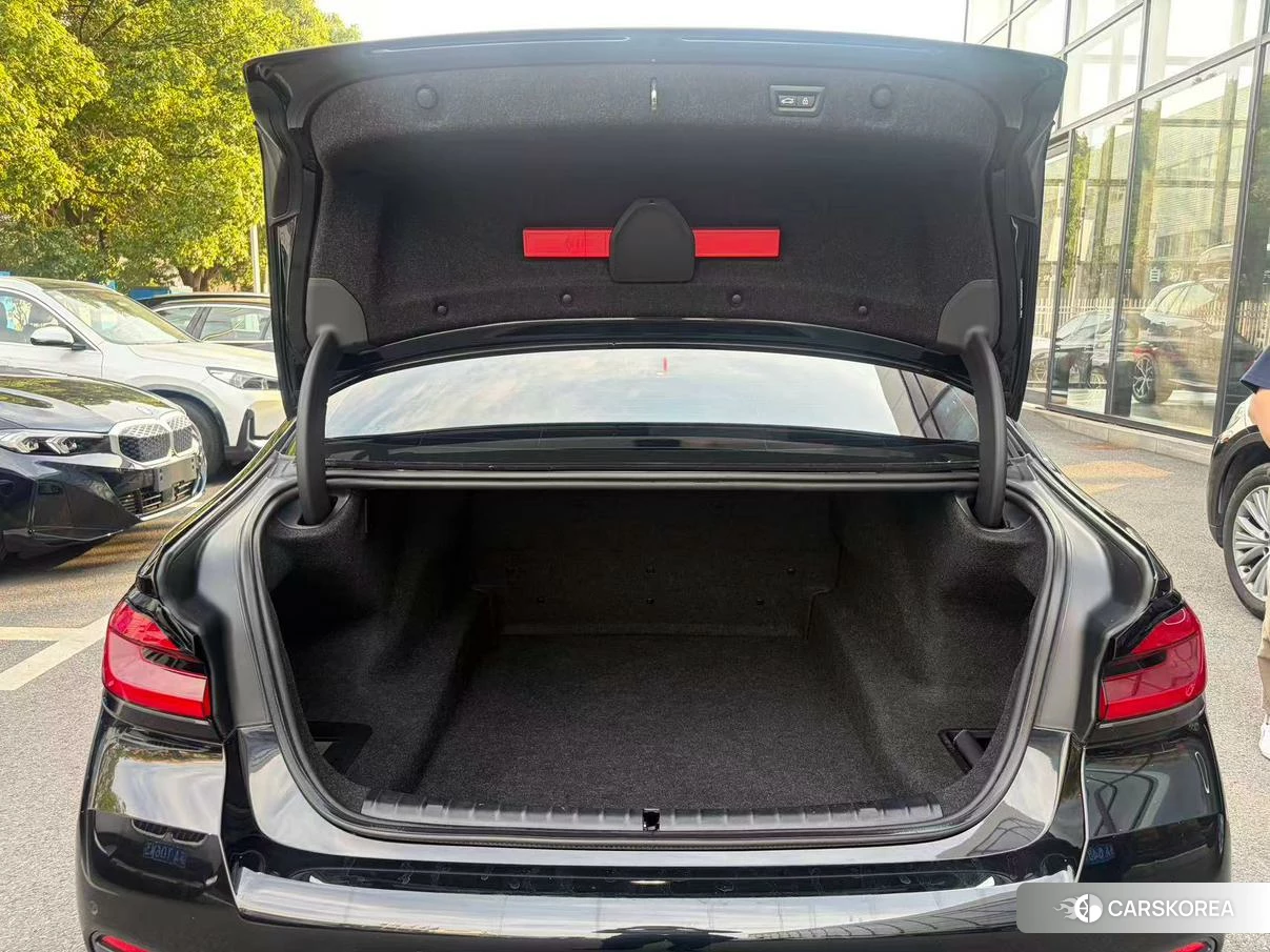 BMW 5 series 2021 Черный из Китая, фото 5