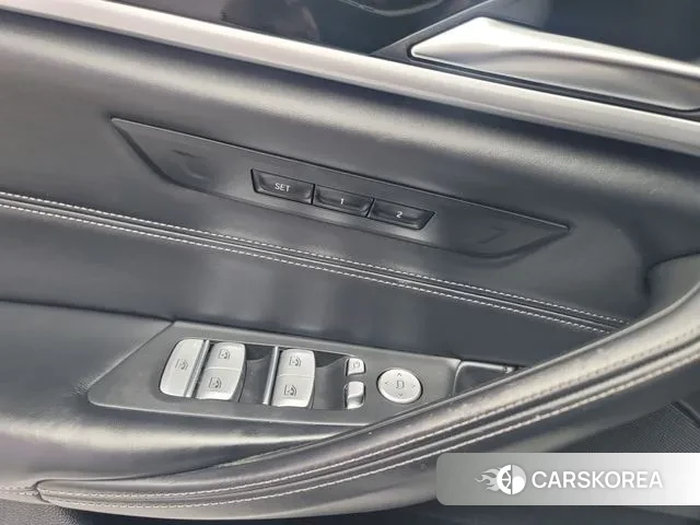 BMW 5 Series (G30) 2019 Белый из Кореи, фото 5